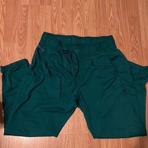 Men’s hunter green jogger scrub pants